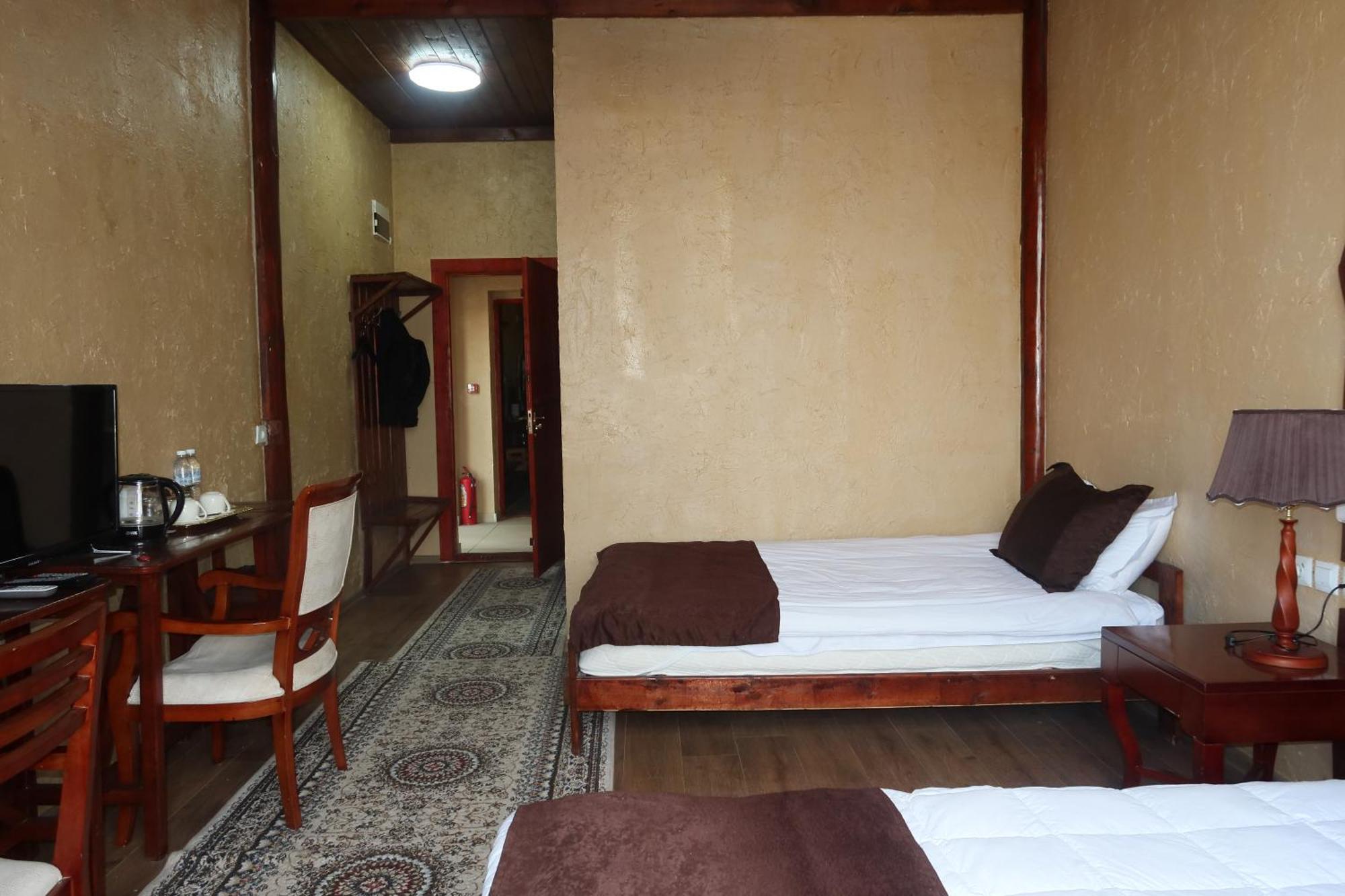 Sultan Kyzyl-Kia Hotel Стая снимка