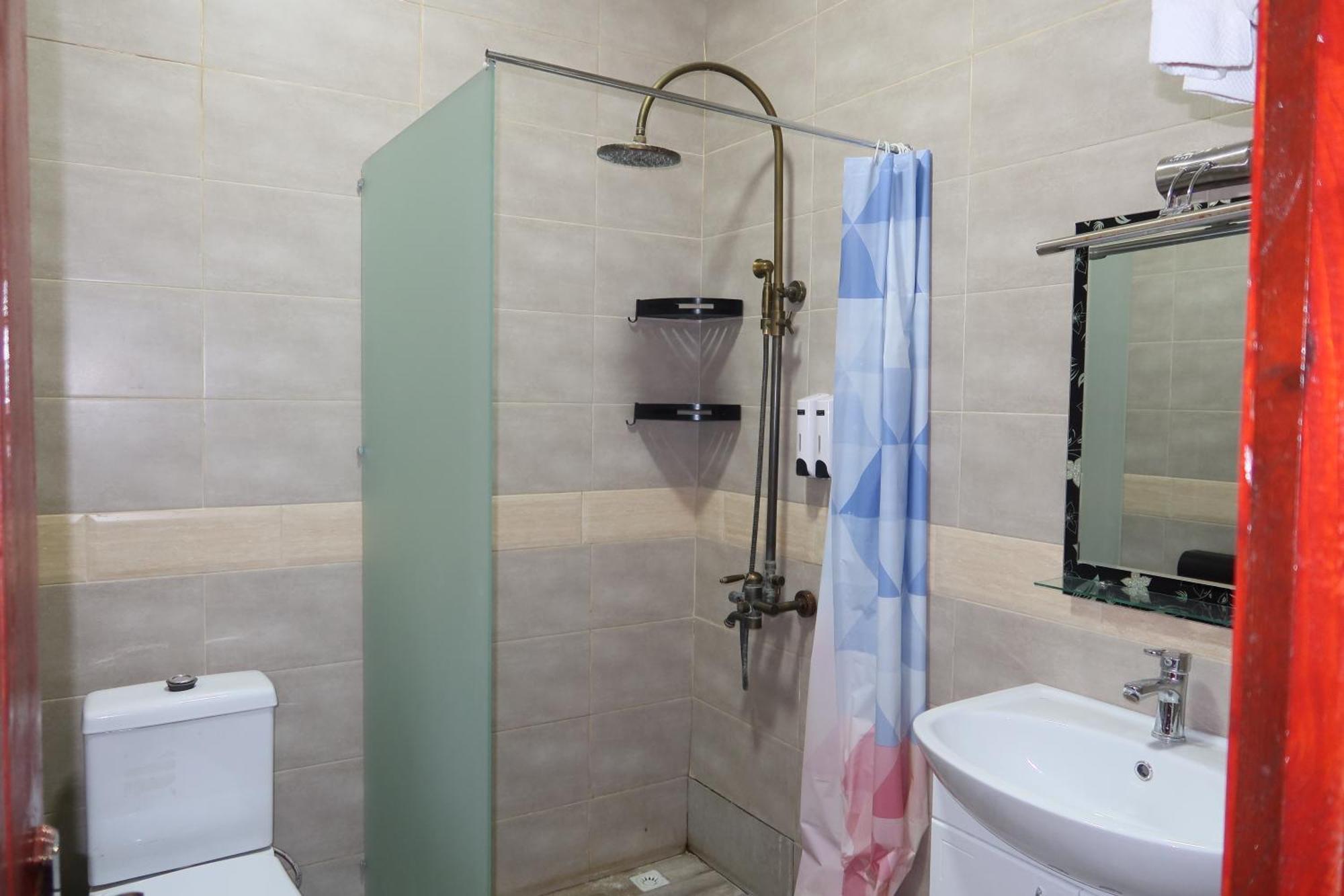Sultan Kyzyl-Kia Hotel Стая снимка